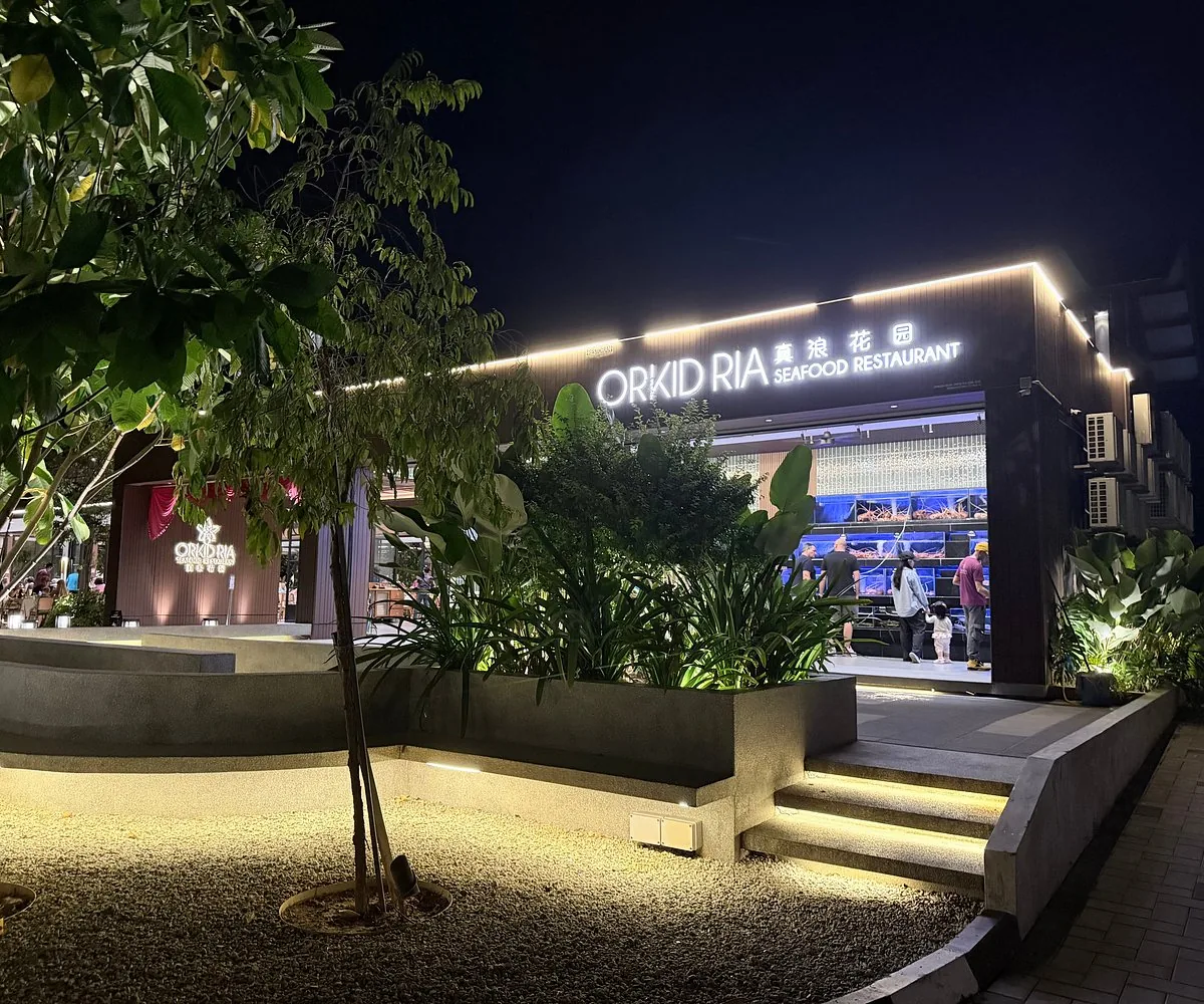 An evening arrival at Orkid Ria Seafood Restaurant